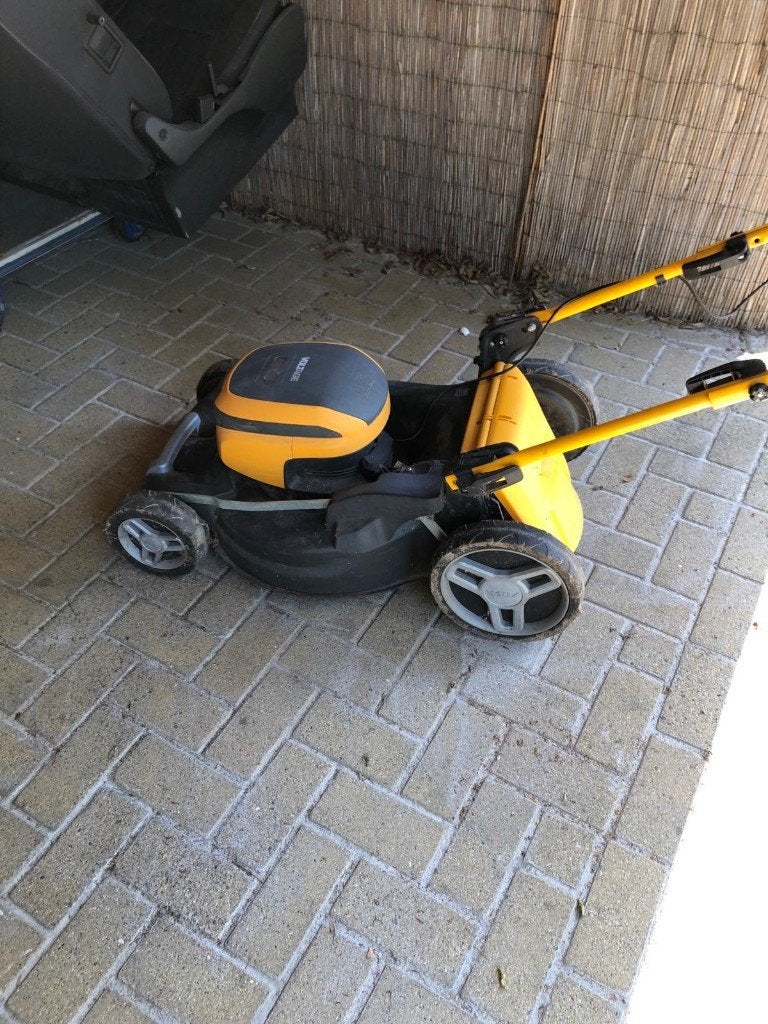grasmaaier met accu Stiga zelftrekkend, Ophalen