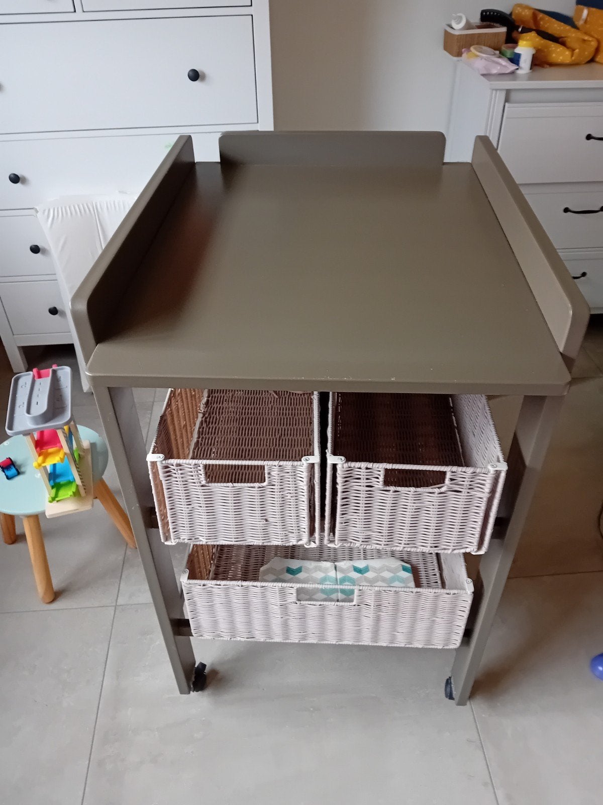 Gratis verzorgingstafel, Kinderen en Baby's, Kinderkamer | Commodes en Kasten, Ophalen