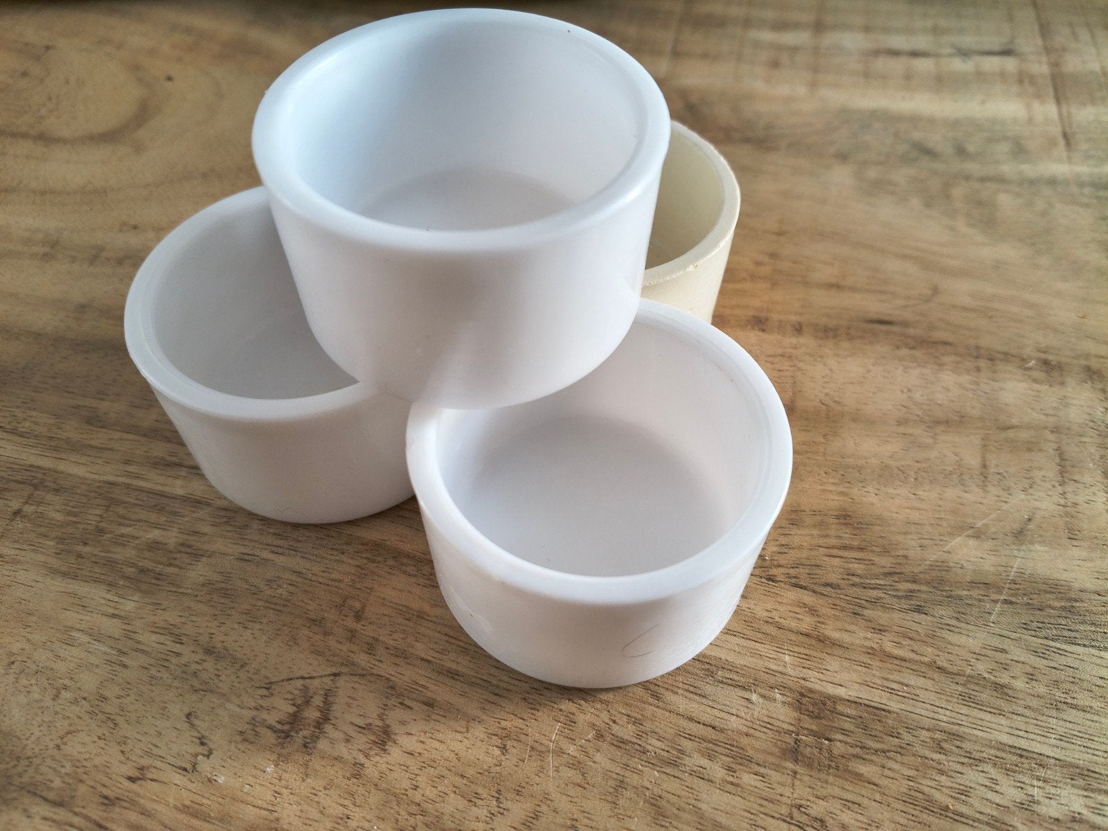 ronde witte voerbakjes te koop, Dieren en Toebehoren, Ophalen, Gebruikt, Kooi-accessoires