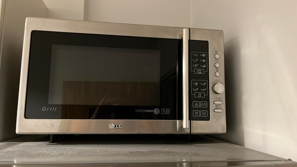 Micro ondes LG, Electroménager, Micro-ondes, Gril, Enlèvement, Utilisé, 45 à 60 cm
