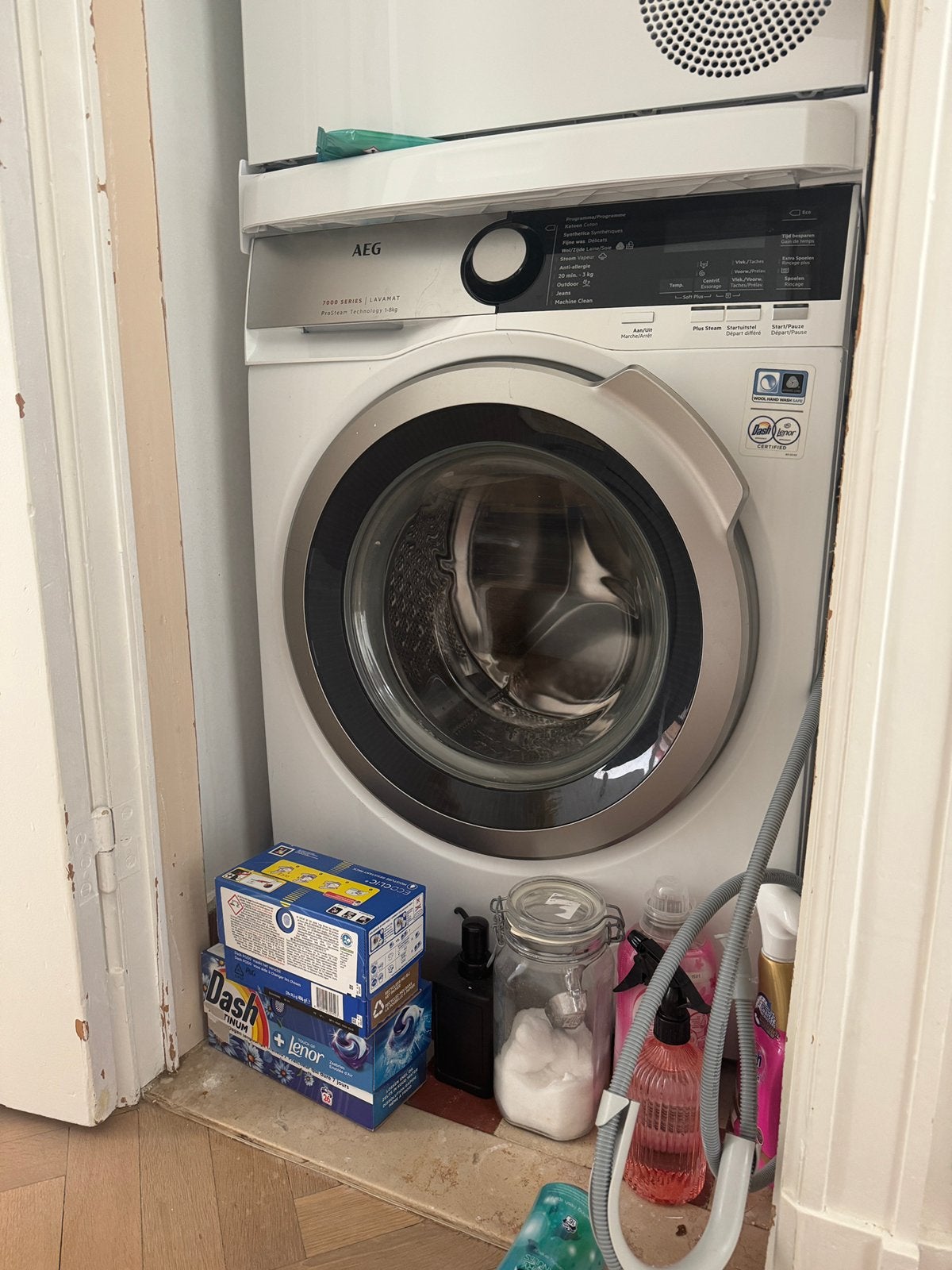 AEG 7000 Series - Prosteam 8kg, 1200 à 1600 tours, 6 à 8 kg, 85 à 90 cm, Programme court