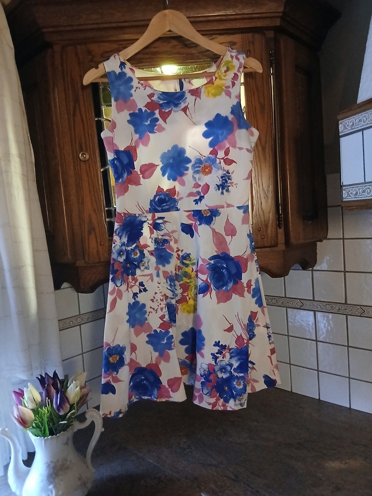 Bloemenjurkje wit/blauw/roze maat smal kleine m– mooie staat, Ophalen of Verzenden, Blauw