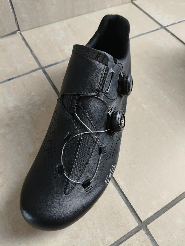 fi'zi:k raceschoenen carbon, Ophalen