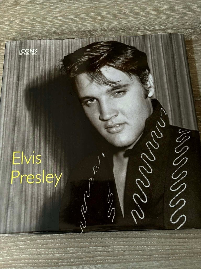 Elvis boek Icons, in zeer groot formaat en harde kaft, Ophalen of Verzenden, Zo goed als nieuw, Artiest