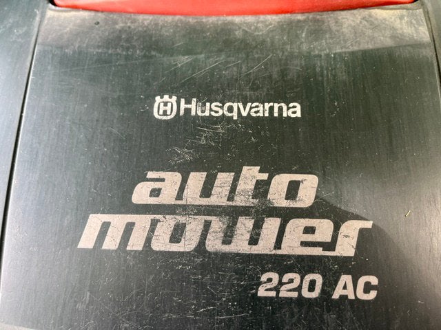 Husqvarna AC220, Enlèvement, Utilisé, 20 à 25 cm