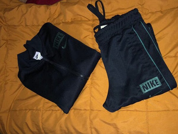 Training NIKE, Vêtements | Hommes, Enlèvement, Comme neuf