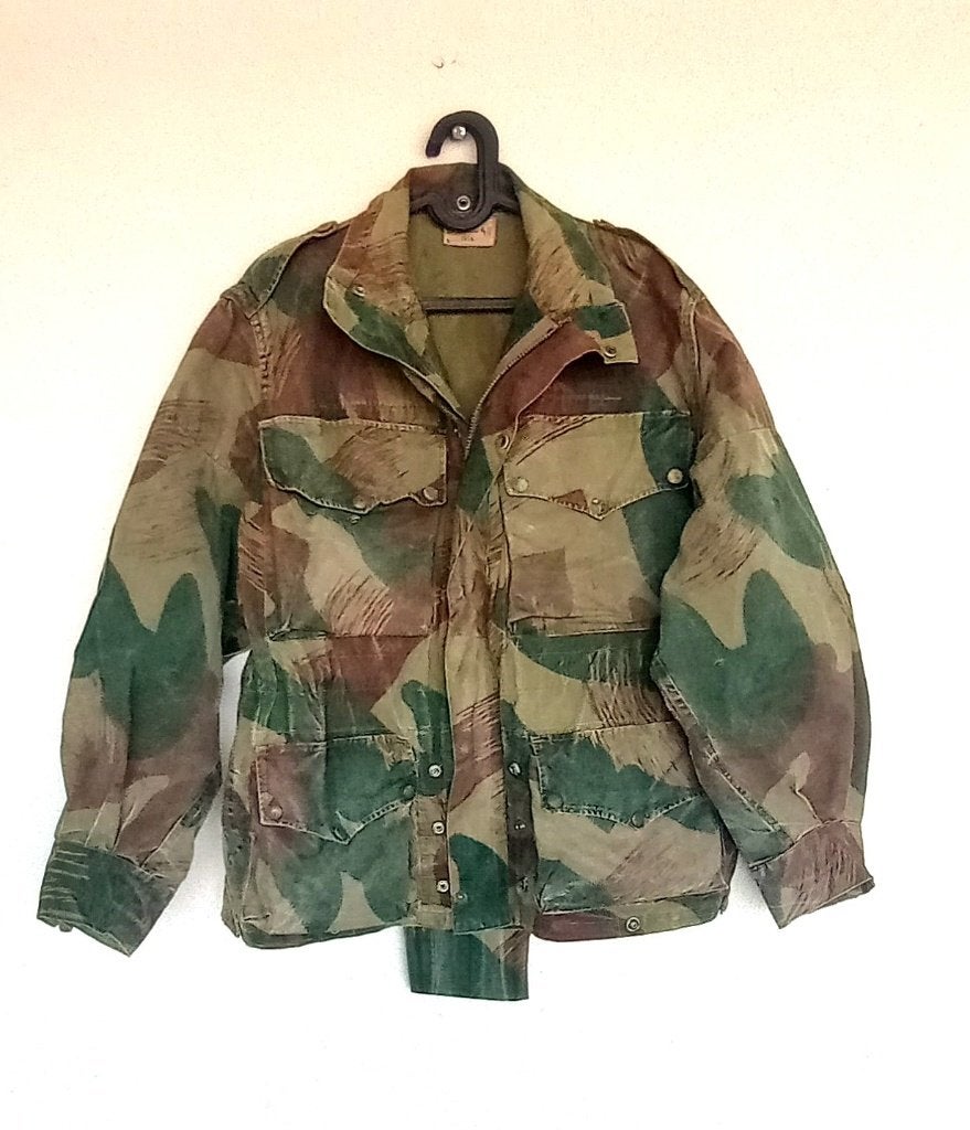 Originele, Belgische legerjas met penseelstreepcamouflage, Verzamelen, Militaria | Algemeen, Landmacht, Kleding of Schoenen, Ophalen of Verzenden