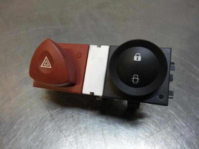 Paniekverlichtings Schakelaar van een Renault Megane (Megane, Gebruikt, -, Renault, -