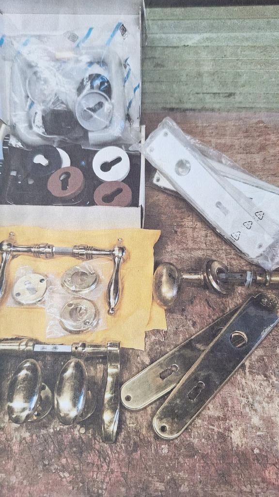 QUINCAILLERIE : Charnieres, poignees de portes, Enlèvement