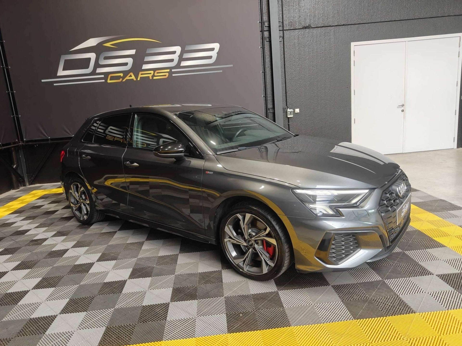 Audi A3 45 TFSI e Competition 3x S-line 245pk/LED/Apple/Lede, Autos, Audi, 1395 cm³, Argent ou Gris, Achat, Euro 6