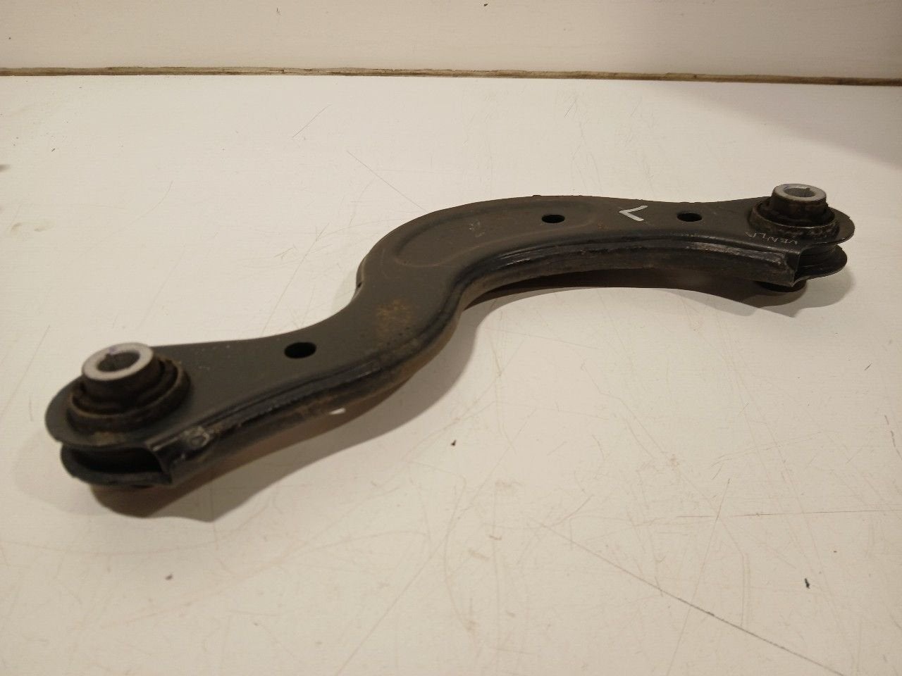 Draagarm links achter Hyundai Tucson, Onderdelen@venauto.nl, Van der Ven Autorecycling B.V., Ettenseweg 76, 4706 PB Roosendaal, The Netherlands