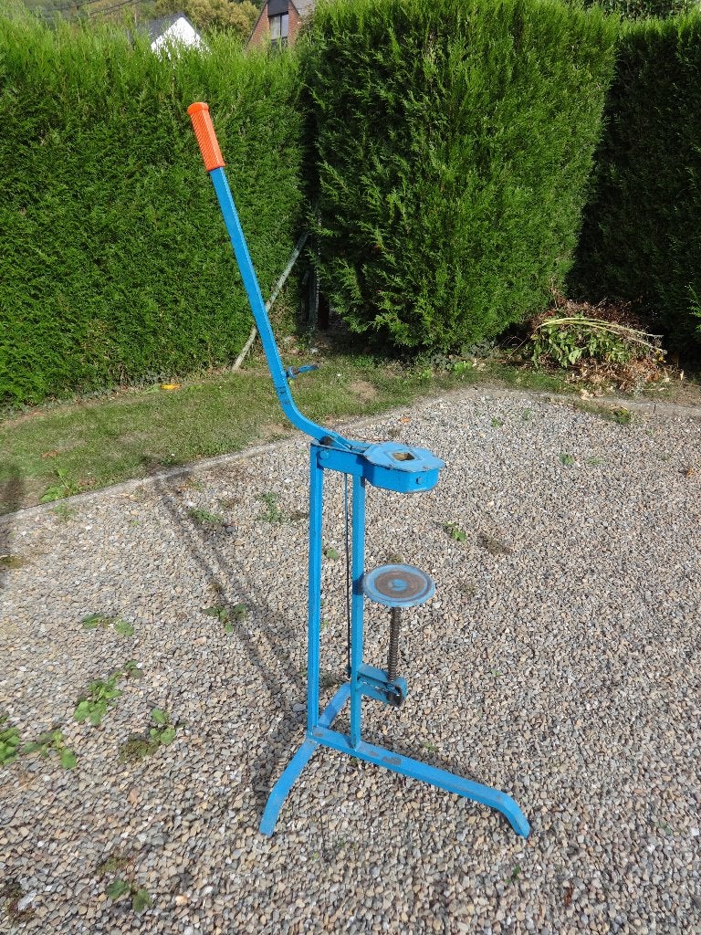 Bouchonneuse + égouttoir pour bouteilles, Enlèvement, Utilisé