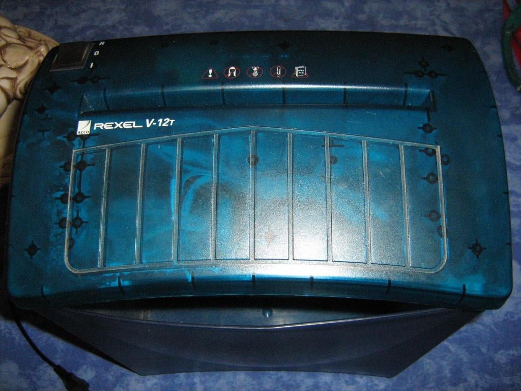 VEND  DESTRUCTEUR DE PAPIER A4, Divers, Accessoires de bureau, Utilisé, Enlèvement