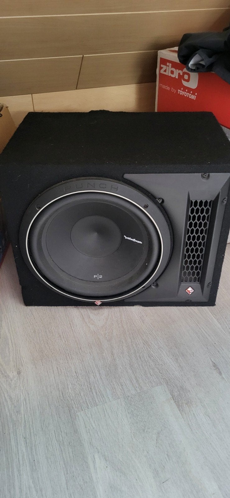 Caisson rockford fosgate punch P2, Enlèvement