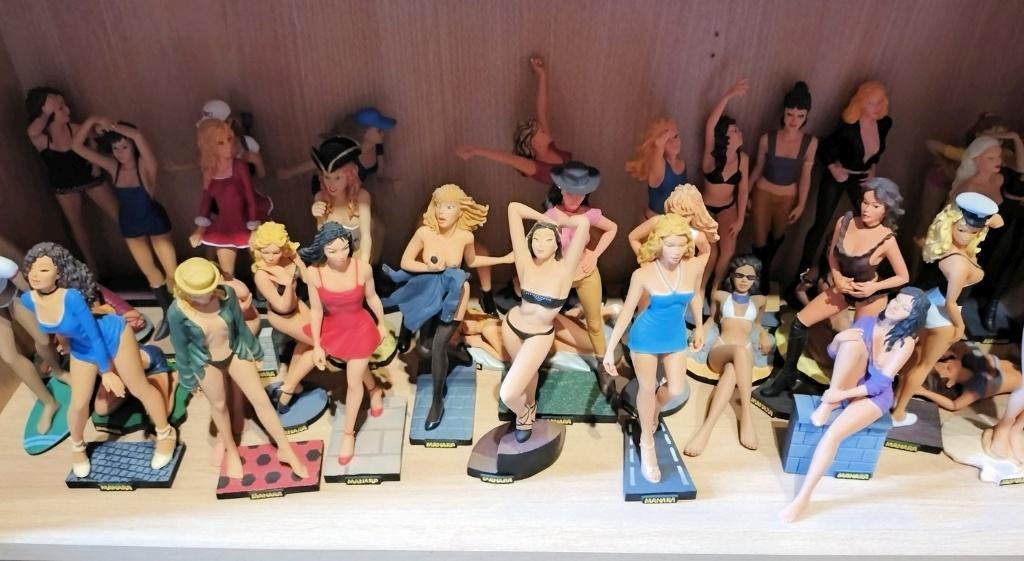 50 figurines Manara + fascicules, Verzamelen, Ophalen, Zo goed als nieuw, Mens