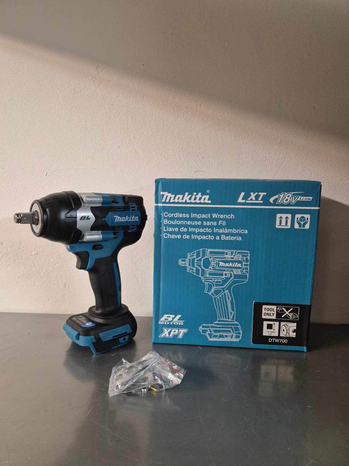 Makita 18v DTW700 slagmoersleutel body NIEUW.

Een kr, Neuf, Enlèvement ou Envoi, Autres types, 600 watts ou plus