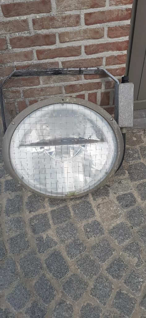 LAMPE DE STADE RSCA, Enlèvement, Utilisé