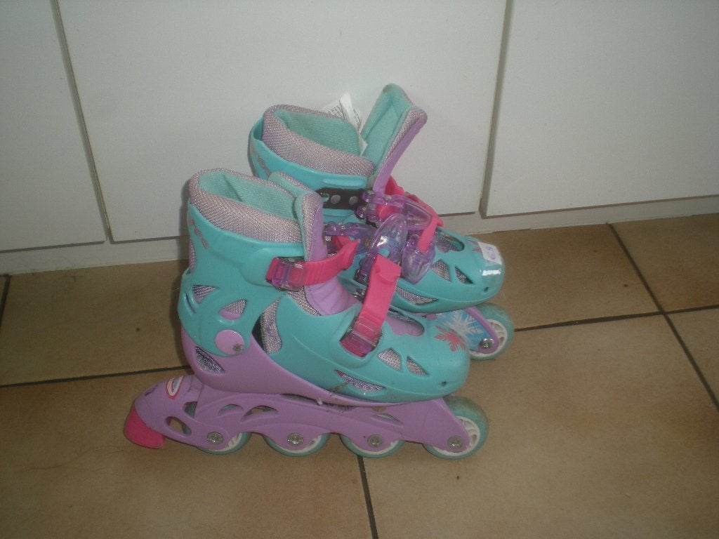 skates frozen, maat 30- 33, Enlèvement ou Envoi, Comme neuf