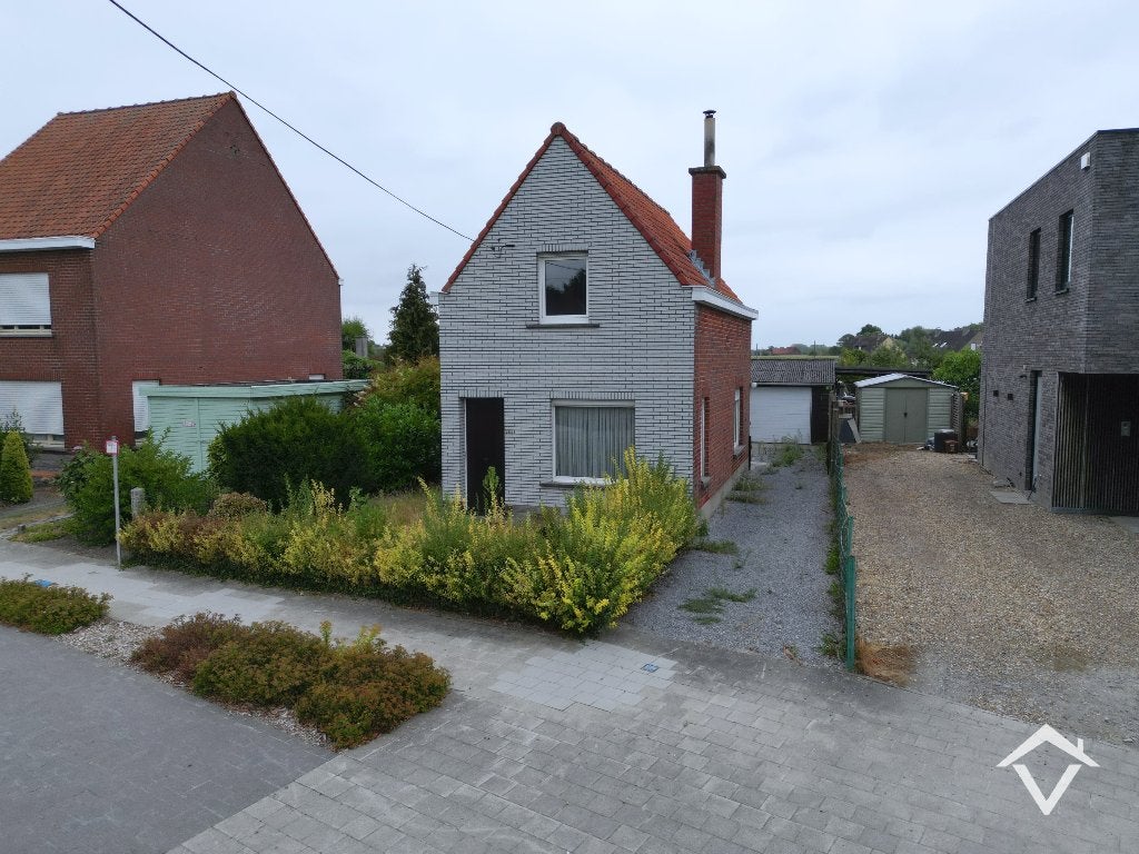 Woning met twee slp, tuin en garage te Roeselare, Immo, Huizen en Appartementen te koop, 500 tot 1000 m², 2 kamers, Vrijstaande woning