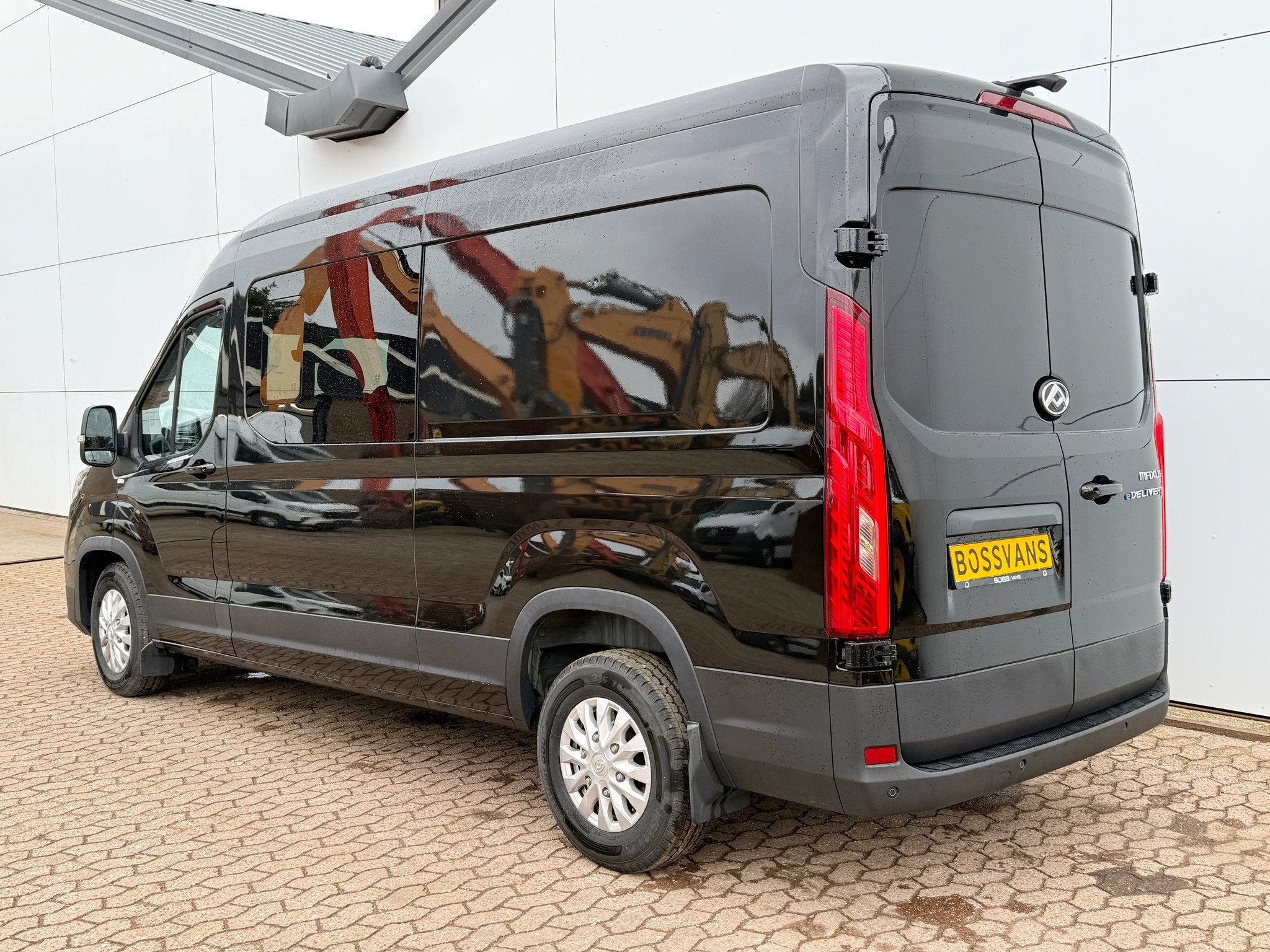 Nieuw model! Dubbele Cabine 7 Stoelen 300km WLTP L3H2 Adapti, Auto's, Automaat, 0 cilinders, Gebruikt, Maxus
