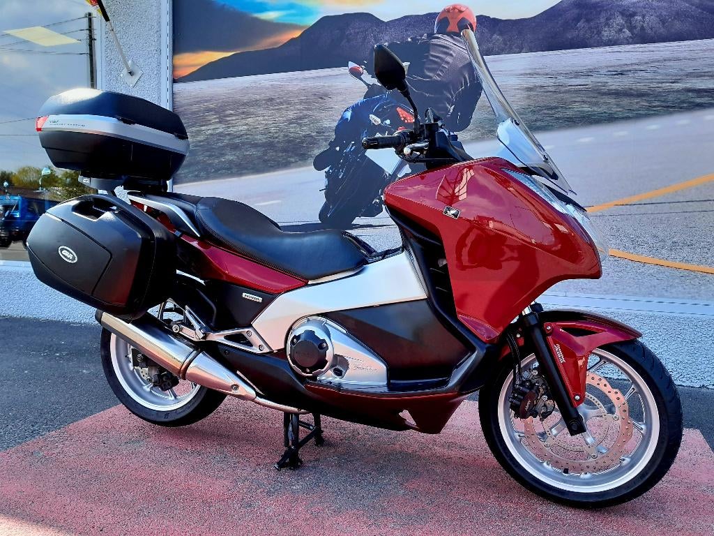 HONDA INTEGRA 700 Garantie 1 ou 2 ans MOTOSD, Motoren, 700 cc, Scooter, Occasion, Motorrijbewijs A