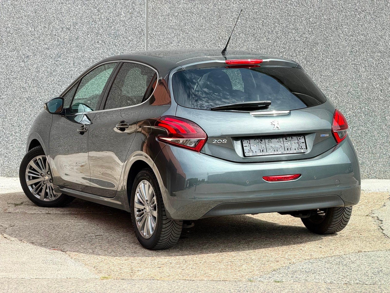 Peugeot 208 1.2 Essence AUTOMATIQUE Pano 74000km, Argent ou Gris, Achat, https://public.car-pass.be/vhr/2147299d-315a-457d-a2ad-a60539614bd4