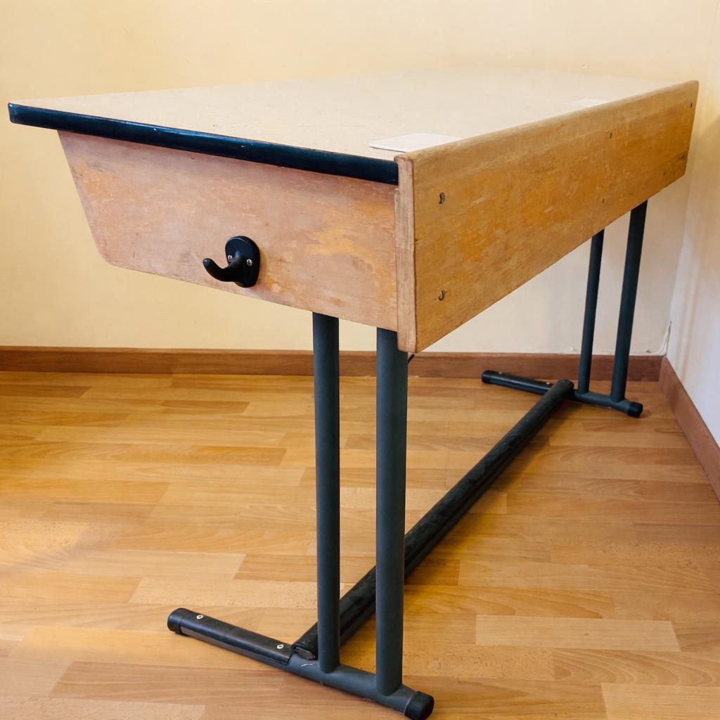 Bureau d'école rétro, Enlèvement, Utilisé