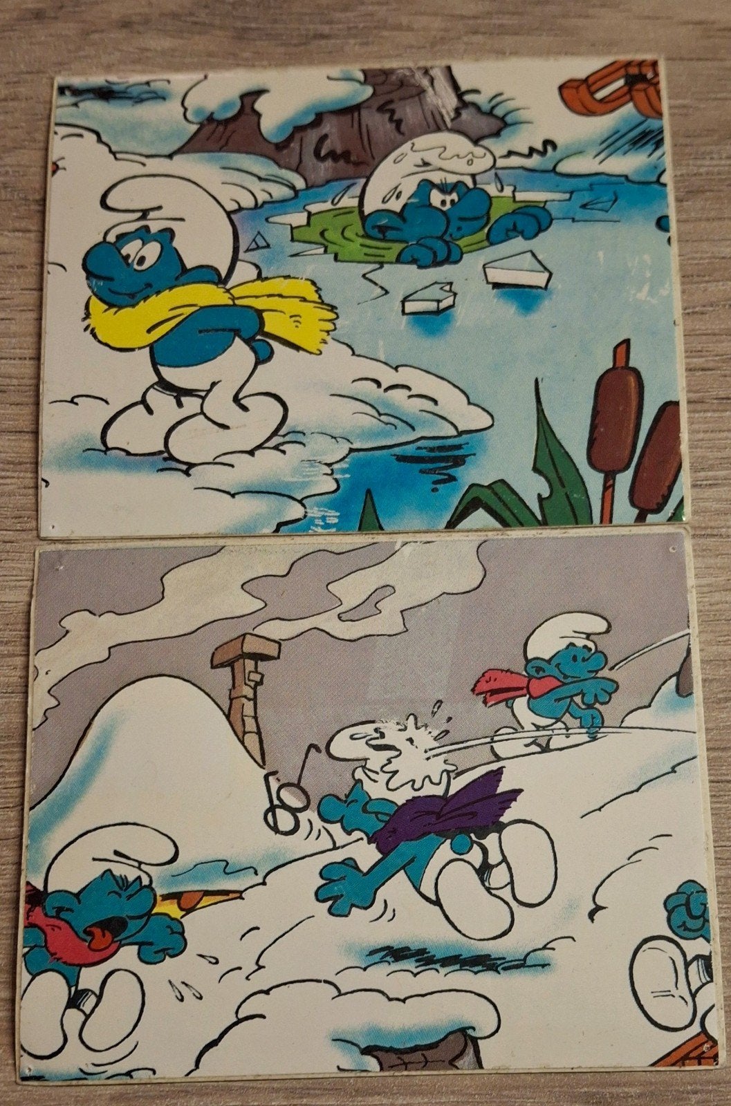1982 stickers nr 2 en 5 smurfen verzameling Samo chips, Ophalen of Verzenden, Zo goed als nieuw, Strip of Tekenfilm