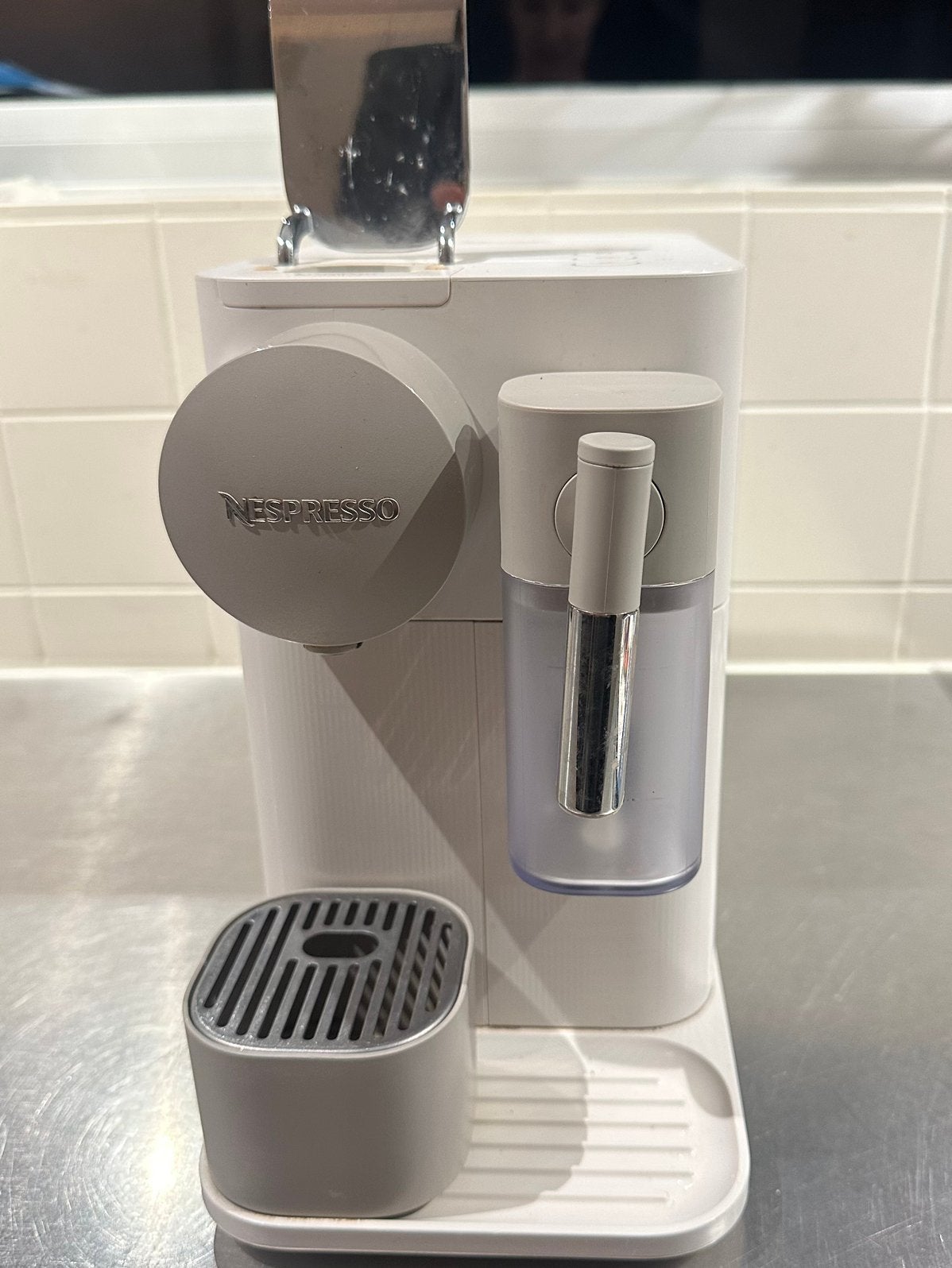 Machine à café Nespresso, Réservoir d'eau amovible, Combiné, Dosettes et capsules de café, Enlèvement