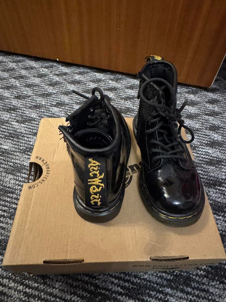 Dr martens m24, Kinderen en Baby's, Ophalen of Verzenden, Zo goed als nieuw, Schoenen