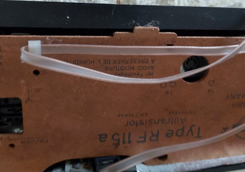 Radio Grundig, Enlèvement