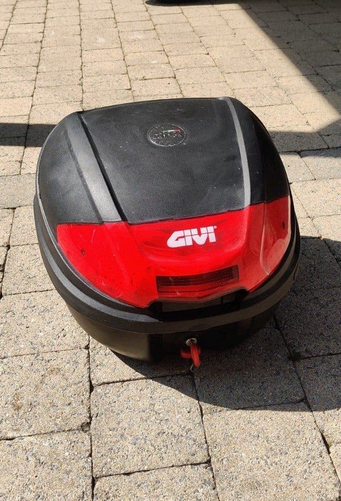 Givi topkoffer, Motoren, Ophalen