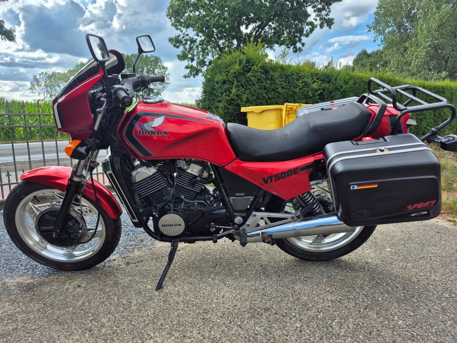 Honda VT 500 E, Motoren, 2 cilinders, Particulier