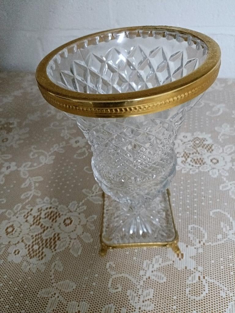 Vase en cristal monté en or, Enlèvement