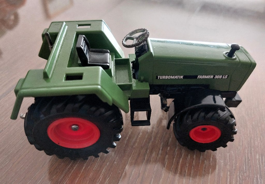 Vintage speelgoed tractors, Enlèvement