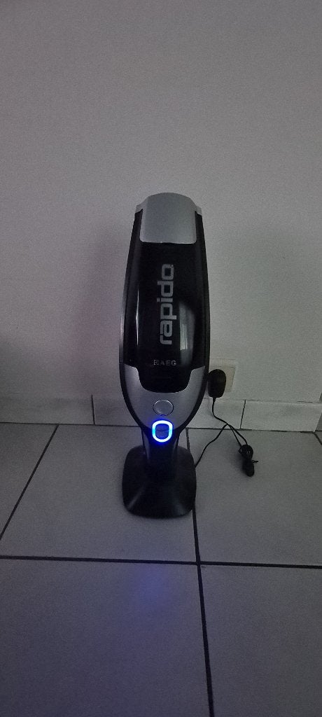 Aspirateur de table, Electroménager, Réservoir, Sans fil, Enlèvement, Utilisé