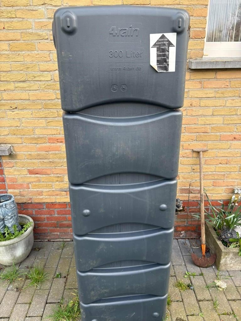 2 regentonnen, Tuin en Terras, Regentonnen, 150 liter of meer, Ophalen, Zo goed als nieuw, Kunststof