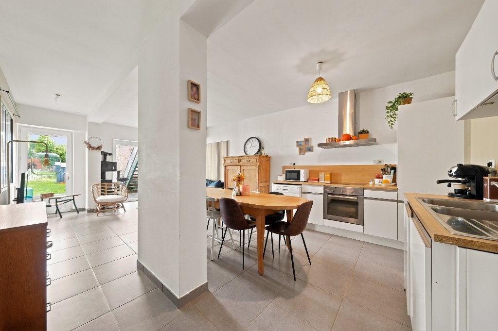 Superbe appartement au RDC d'un immeuble en centre-ville, 286 kWh/m²/an, 24471 kWh/an, 74 m², Province de Hainaut