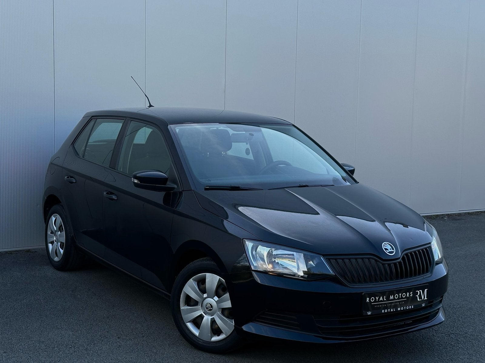 Skoda Fabia 1.0 MPI Active Édition 05/2015 105.000 km GAR1AN, Autos, Achat, Euro 6, Entreprise, Noir