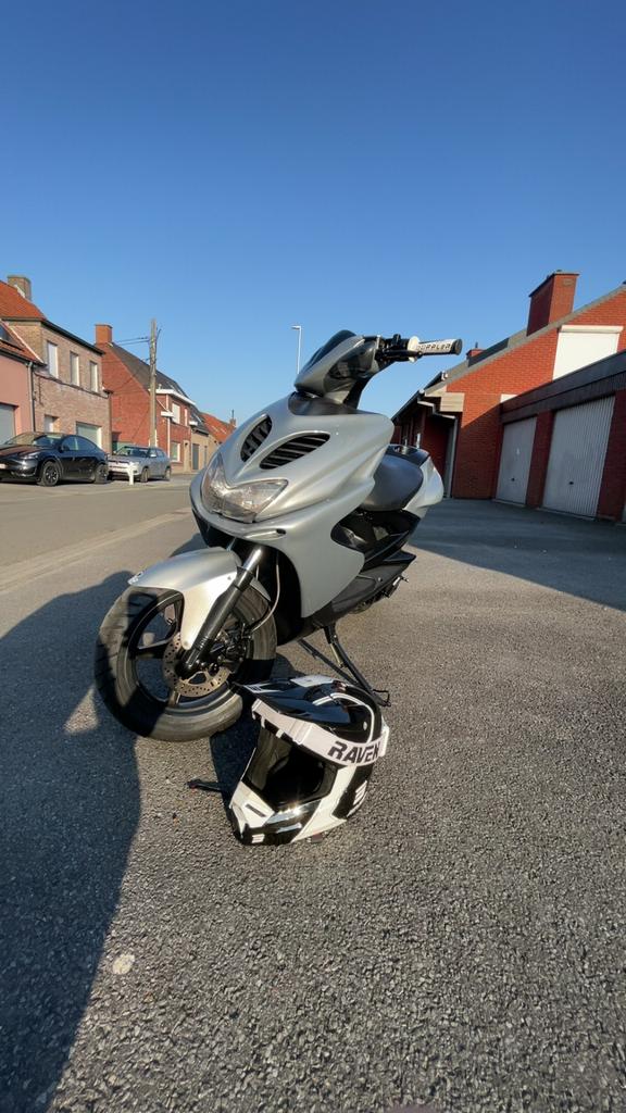 Aerox zonder paps, Fietsen en Brommers, Ophalen, Tweetakt, Aerox, Zo goed als nieuw