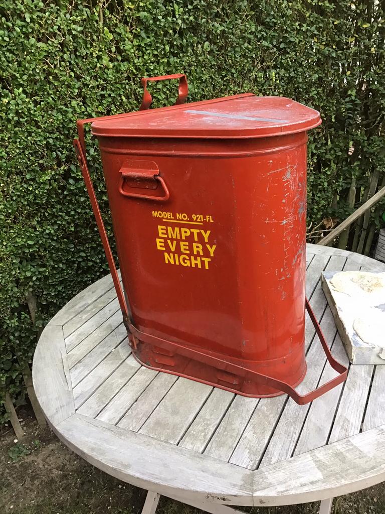 Industriële afvalbak, Ophalen, Zo goed als nieuw