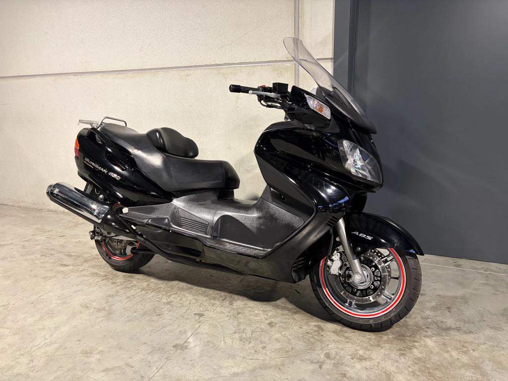 Suzuki AN 650 Burgman abs, Motos, Motos | Suzuki, Entreprise, Scooter, plus de 35 kW