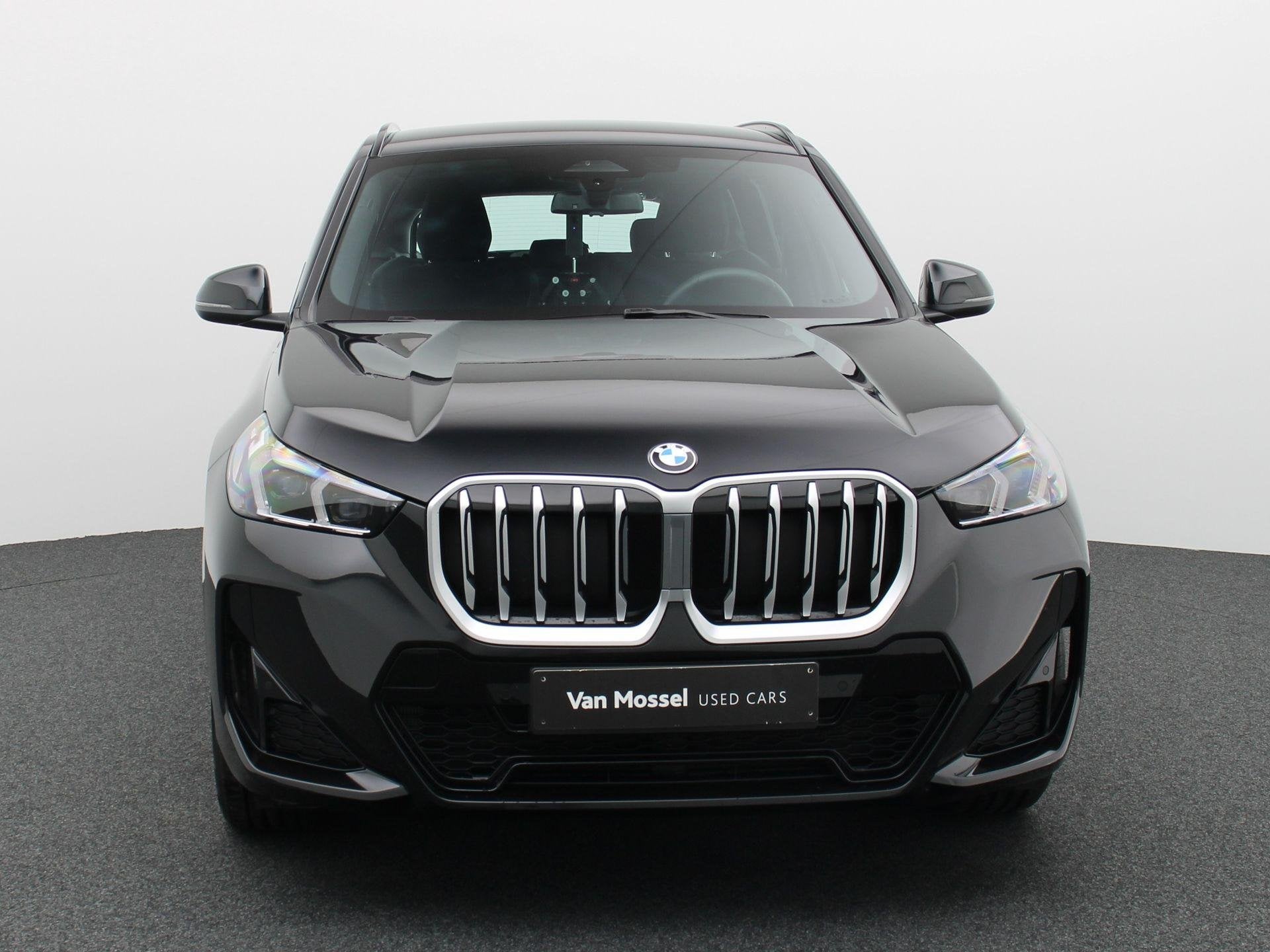 BMW X1 sDrive18i M PACK LED | CARPLAY | NAVI | CAMERA, Auto's, BMW, Stof, Gebruikt, 136 pk, Zwart