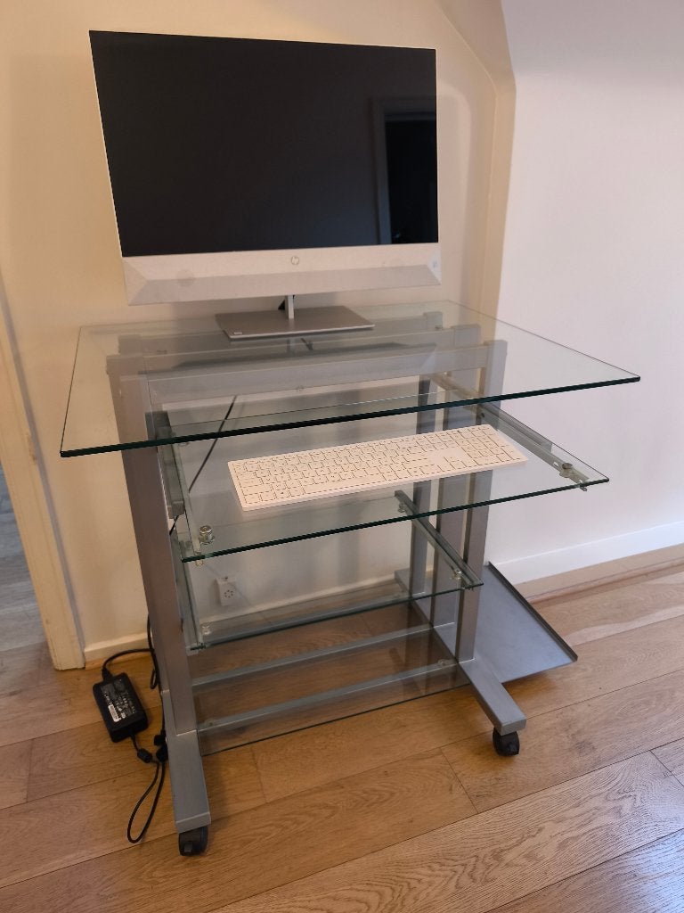PC-tafel, Huis en Inrichting, Bureaus, Ophalen, 62 cm, 80 cm, Zo goed als nieuw