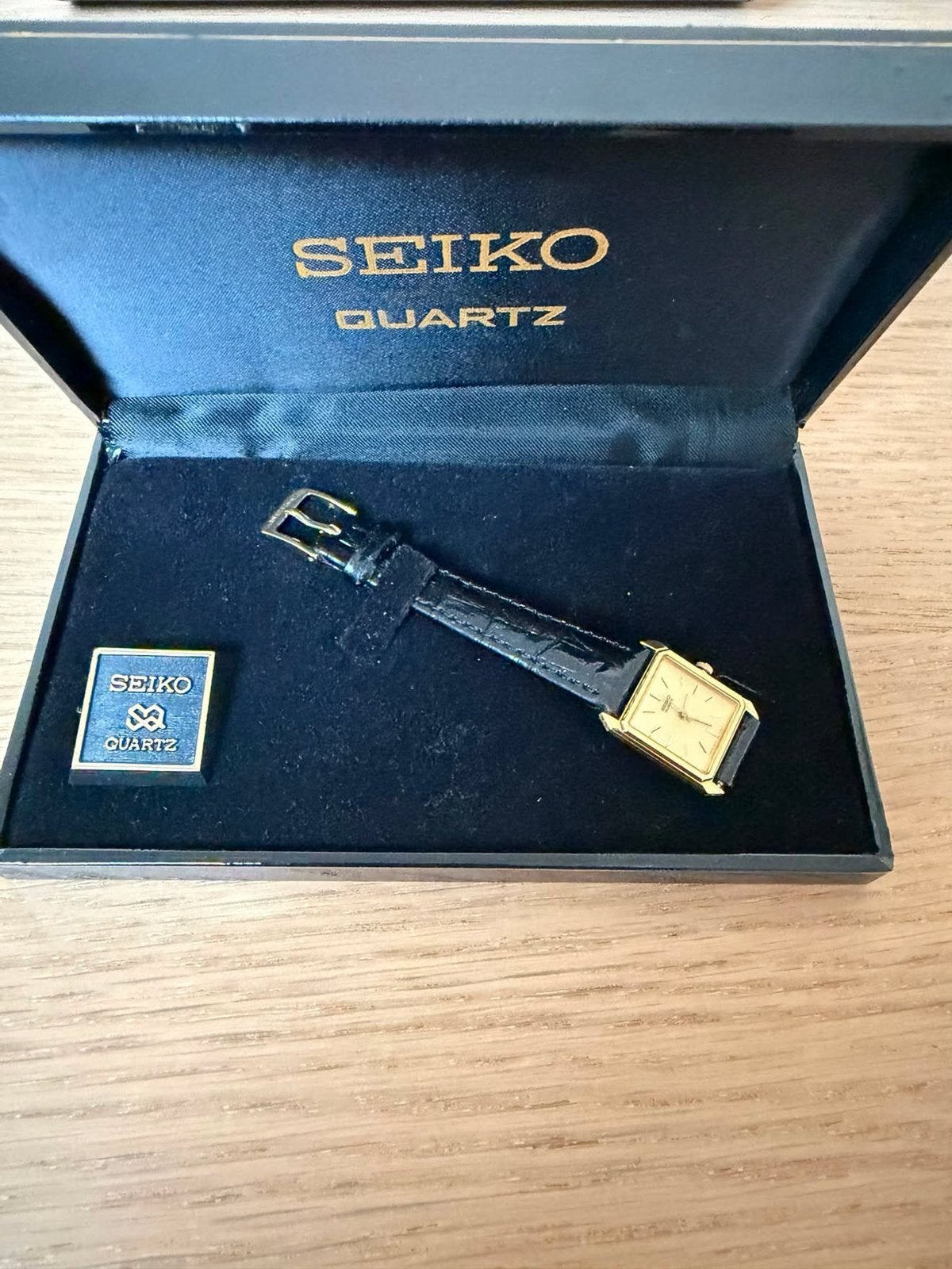 Seiko Quartz Tank 1984 – Vintage 30 mm ️, Collections, Collections Autre, Enlèvement ou Envoi, Comme neuf
