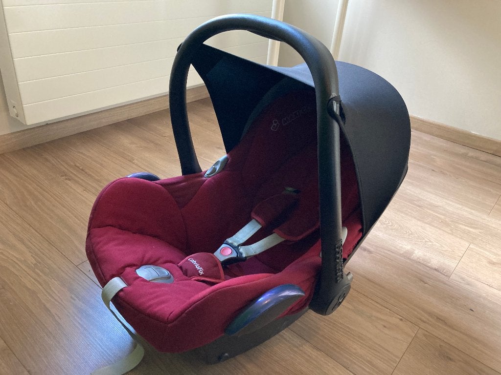 Maxi Cosi Cabriofix, Ophalen, Afneembare rugleuning, Zo goed als nieuw, Isofix