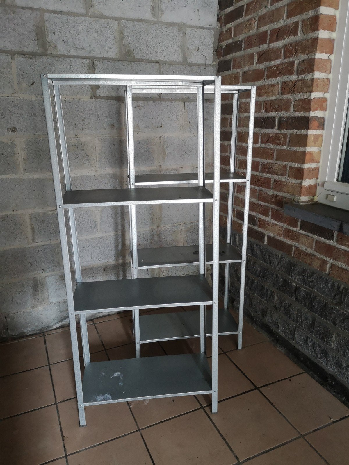 2 metalen rekjes, ikea hyllis, Ophalen