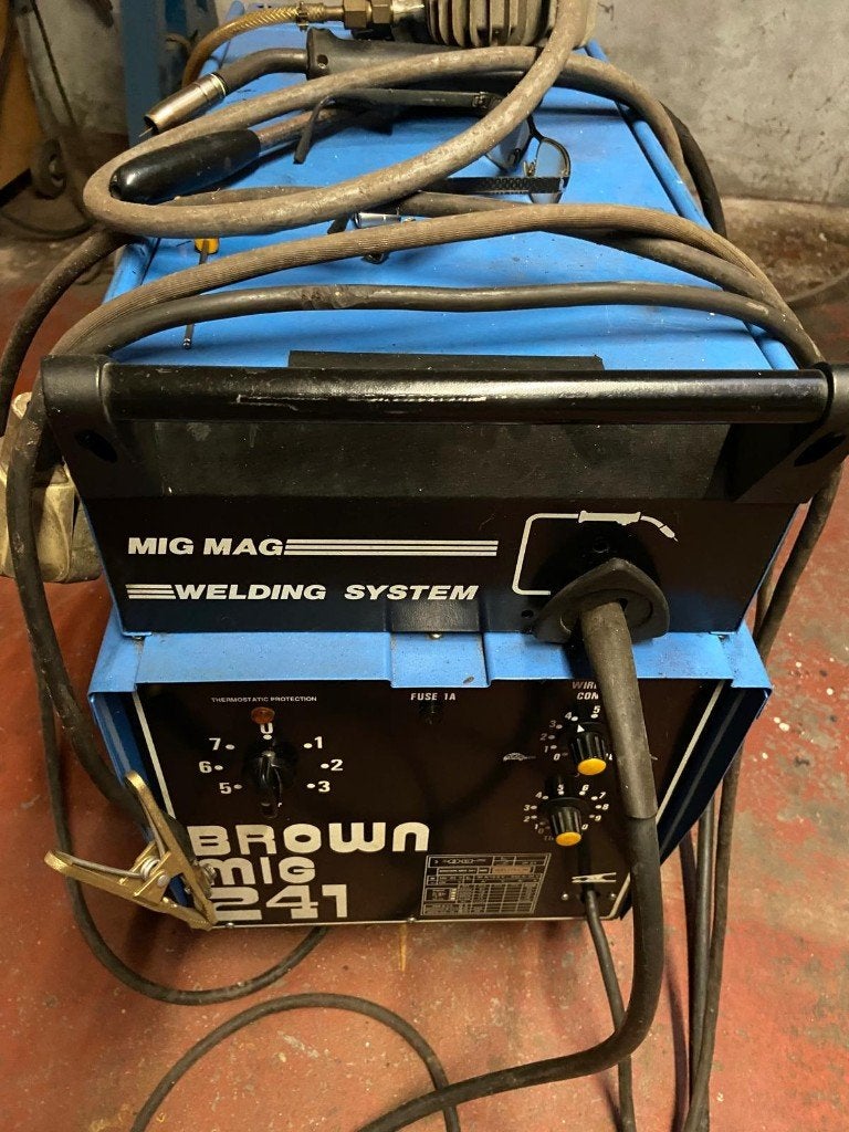 BROWN Mig 241 Half Automaat, Doe-het-zelf en Bouw, Ophalen, Gebruikt, 150 tot 250 ampère, Overige typen