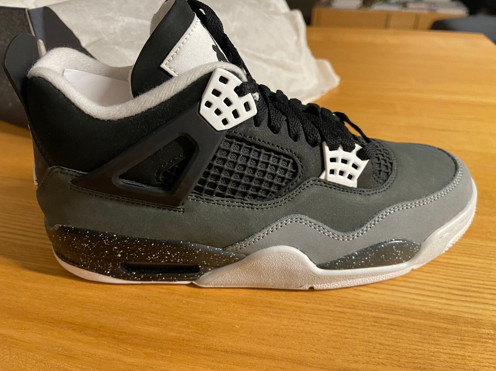 Air Jordan 4 Rétro Fear taille 42 NEUVE et AUTHENTIQUE, Enlèvement ou Envoi, Neuf, Chaussures