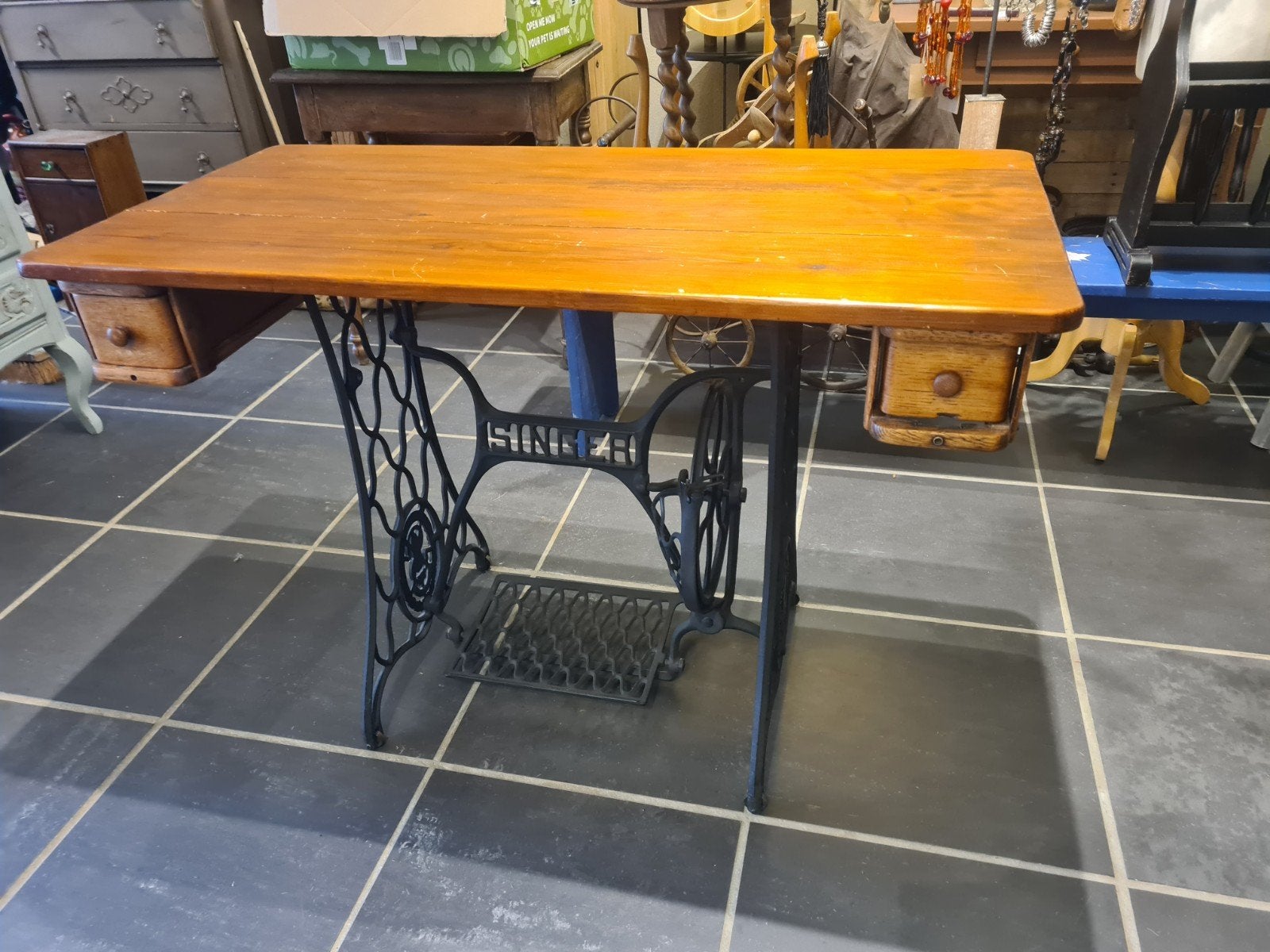 Table originale fabriquée à partir d'une ancienne machine à, Antiquités & Art, Enlèvement